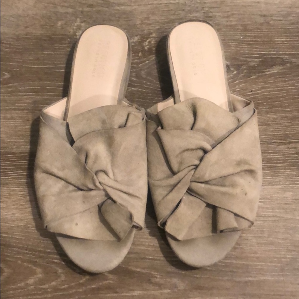 Kenneth Cole - grey suede mules